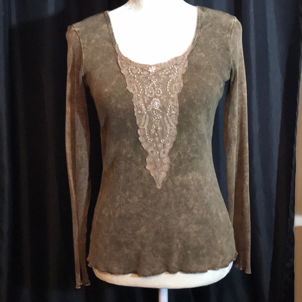 One World Small Top